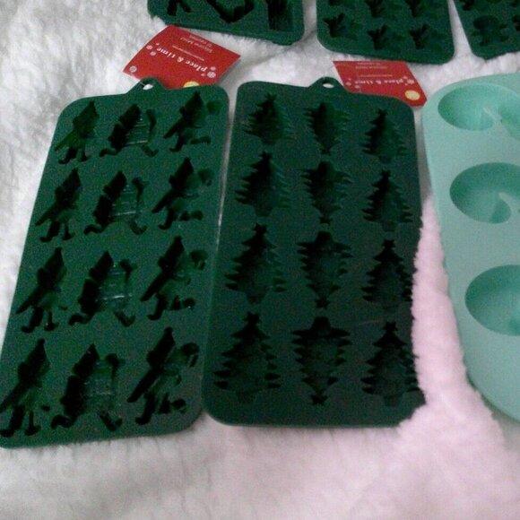 Wilton holiday Christmas Tree bundle of silicone bakeware New - Picture 2 of 7